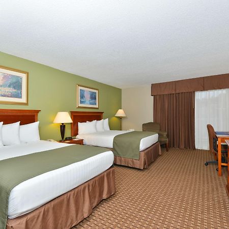 Surestay Plus Hotel By Best Western Raleigh North Downtown Екстер'єр фото