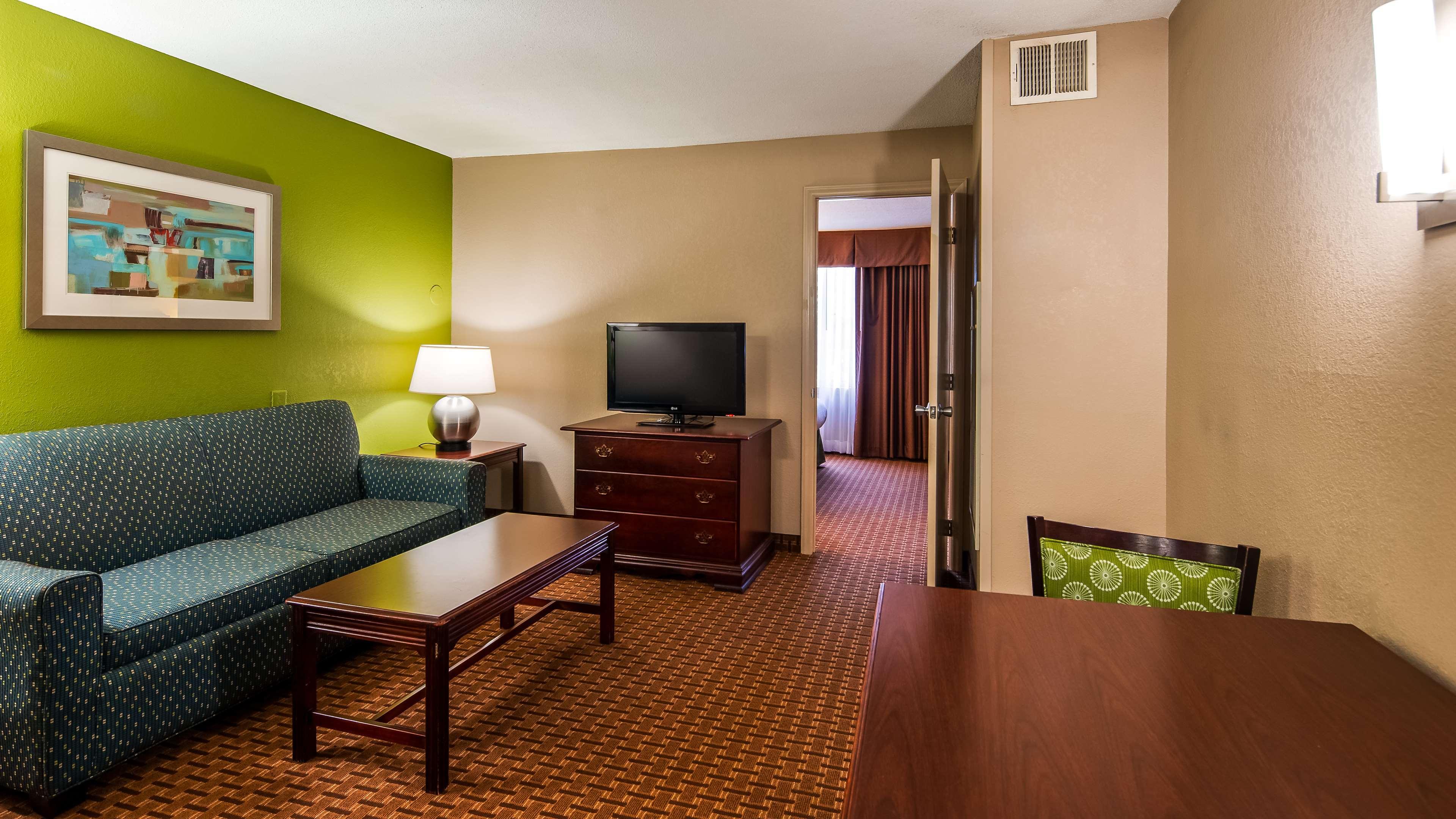 Surestay Plus Hotel By Best Western Raleigh North Downtown Екстер'єр фото