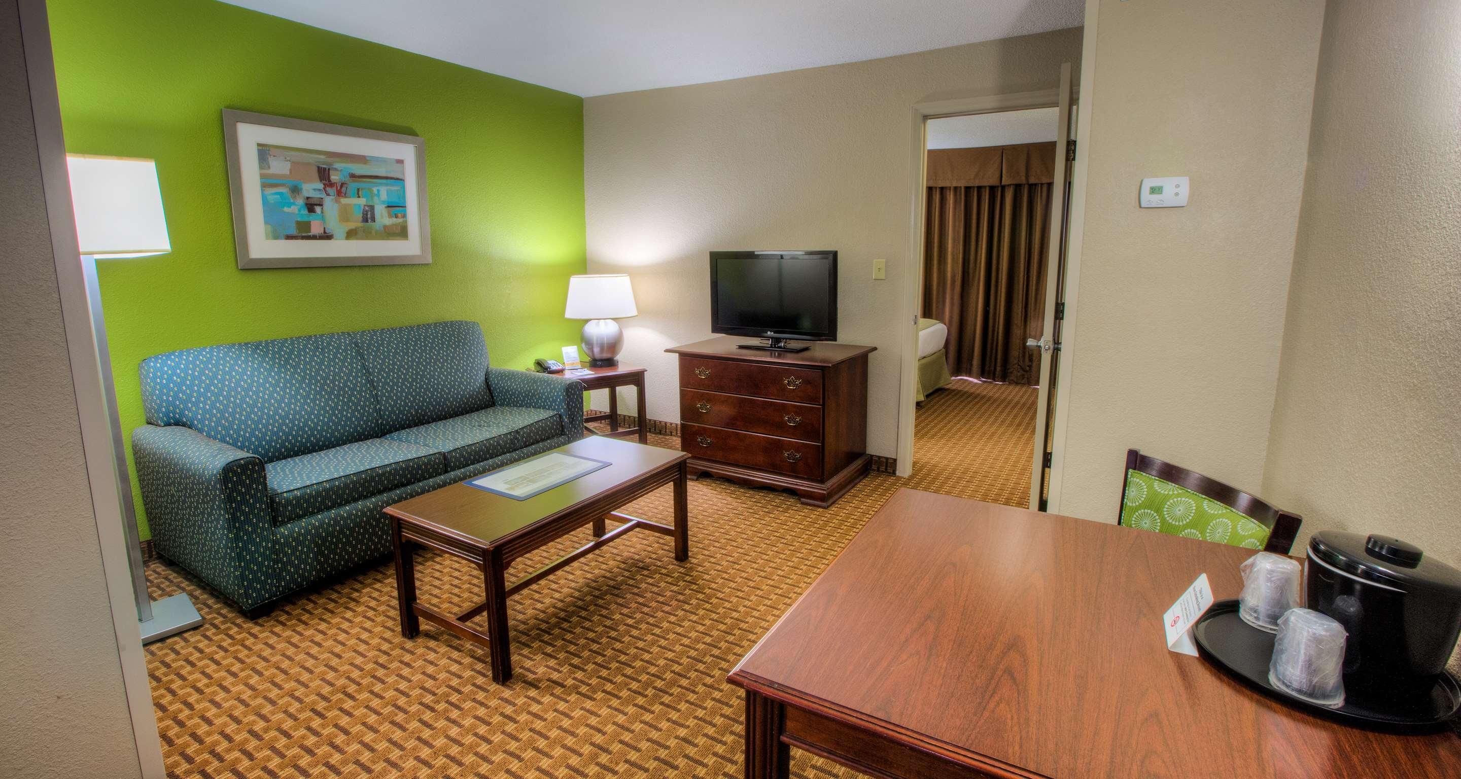 Surestay Plus Hotel By Best Western Raleigh North Downtown Екстер'єр фото