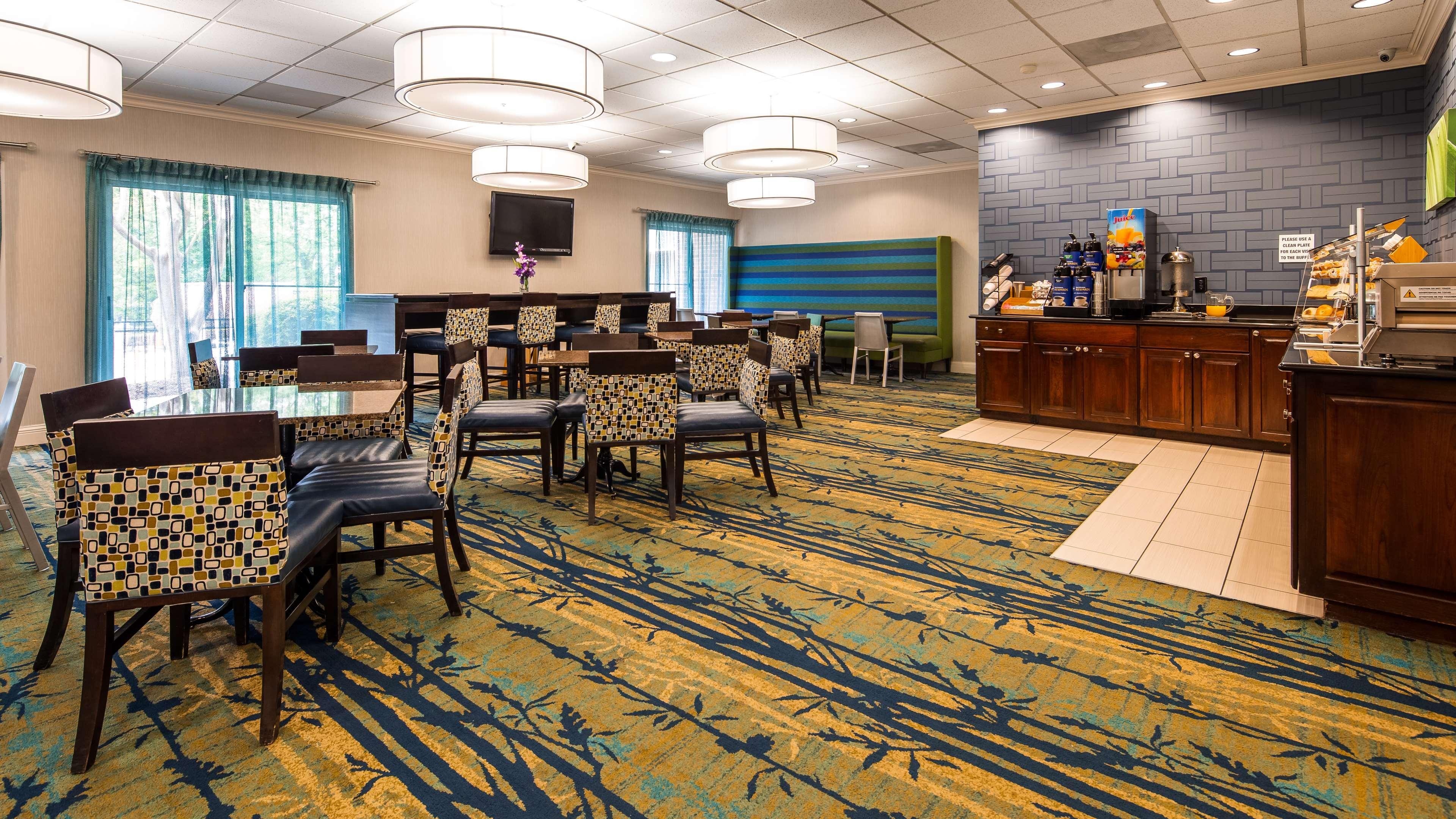 Surestay Plus Hotel By Best Western Raleigh North Downtown Екстер'єр фото