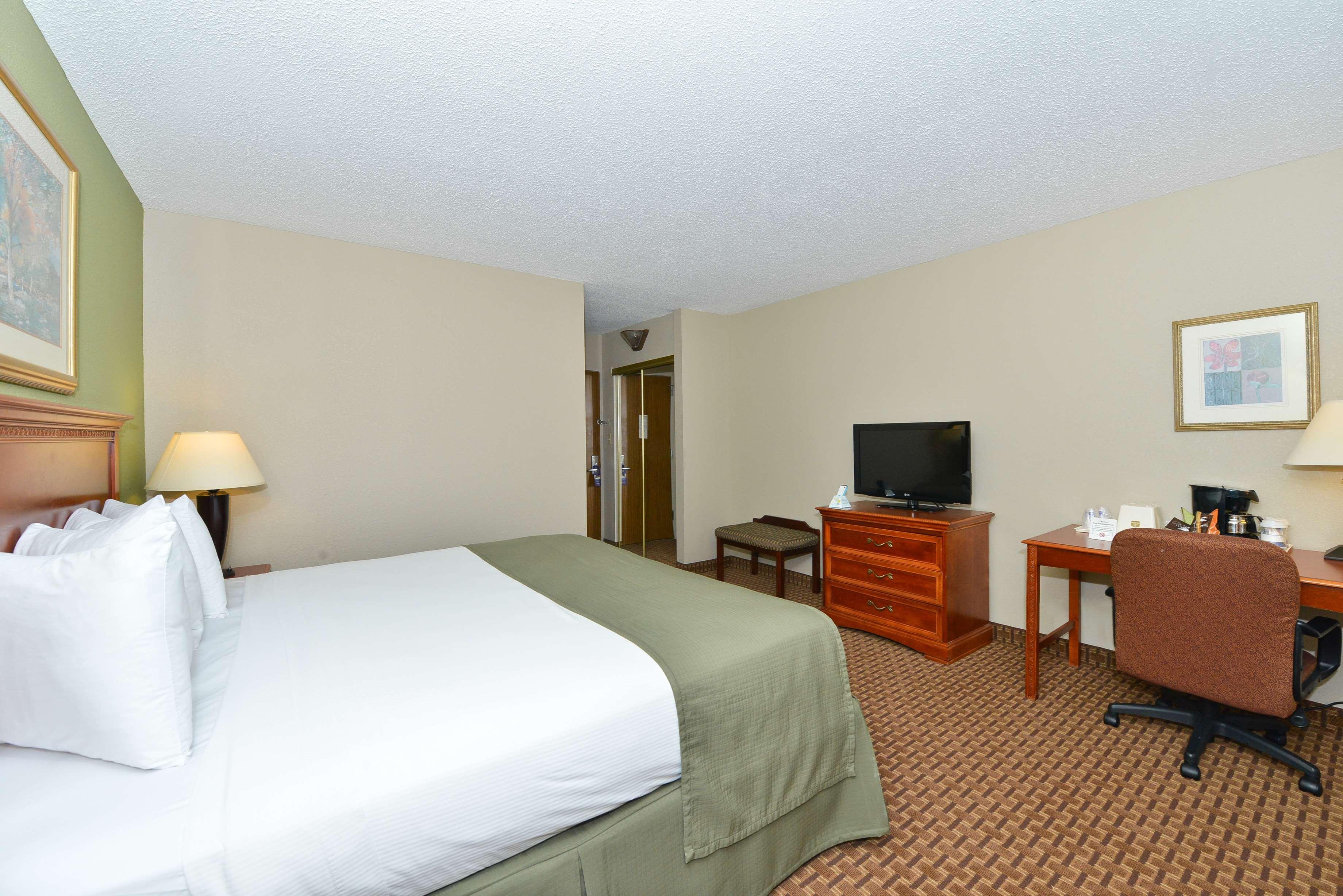 Surestay Plus Hotel By Best Western Raleigh North Downtown Екстер'єр фото