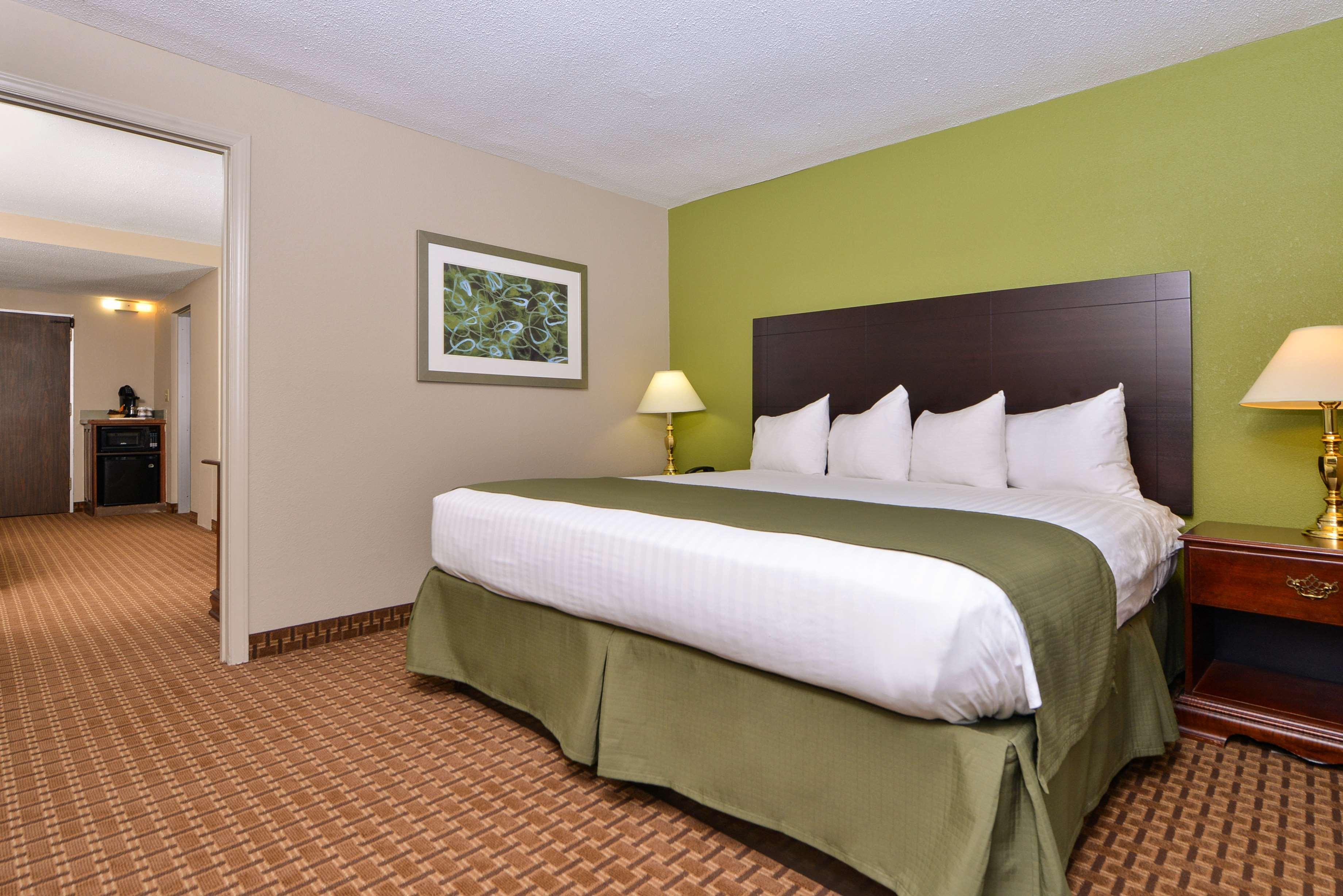 Surestay Plus Hotel By Best Western Raleigh North Downtown Екстер'єр фото
